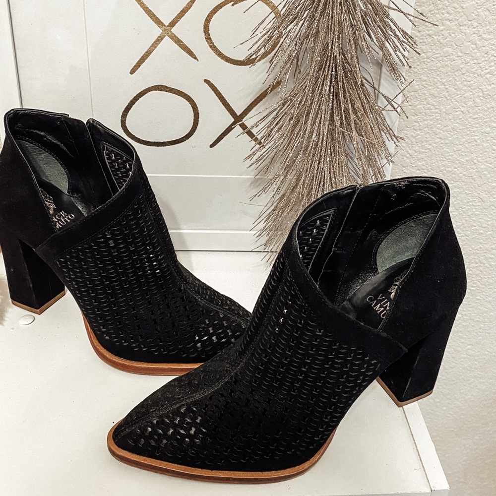 Size 8.5 Vince Camuto Lorca Booties